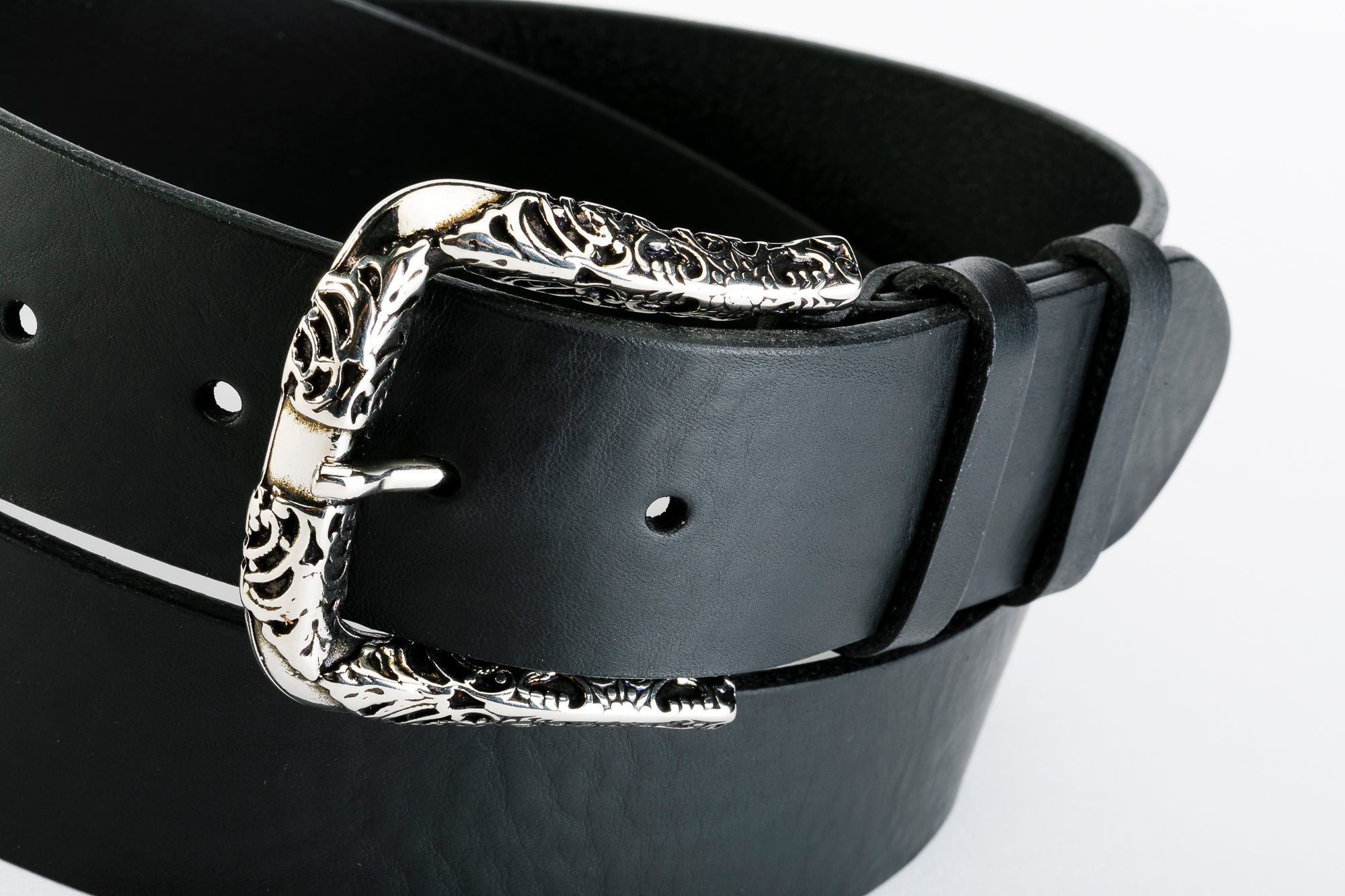 Cintura Unisex in Vero Cuoio Ingrassato Old England color nero - CINTURA TATTOO by TAFTIK – Fibbia Personalizzata Palladio Ipoallergenica. Eleganza e Robustezza. Altezza cm.4,3