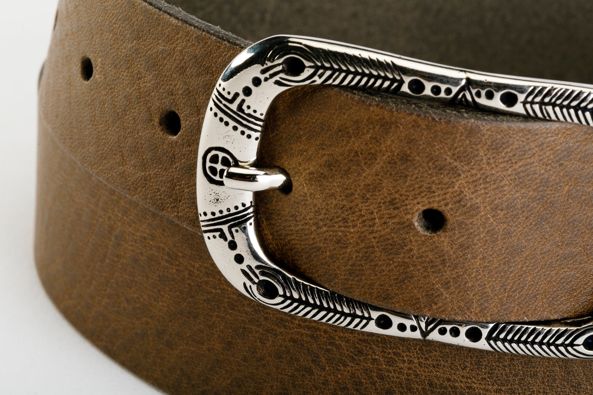 Cintura Unisex in Vero Cuoio - CINTURA DAKOTA by TAFTIK – Fibbia in Palladio Ipoallergenica, Dettagli Etnici ed Eleganza. In 2 Varianti Colore. Altezza cm.3,5