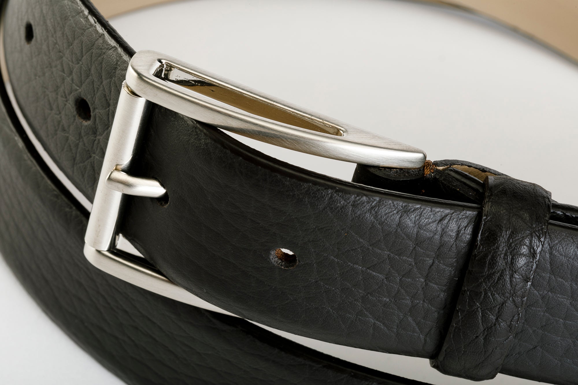 Cintura Uomo in Vera Pelle Primo Fiore e Fodera Nabuk - CINTURA DANDY by TAFTIK – Fibbia in Ottone con finitura Acciaio Satinato Ipoallergenica. Eleganza giovane e versatile in 3 Varianti Colore. Altezza cm.3,5.