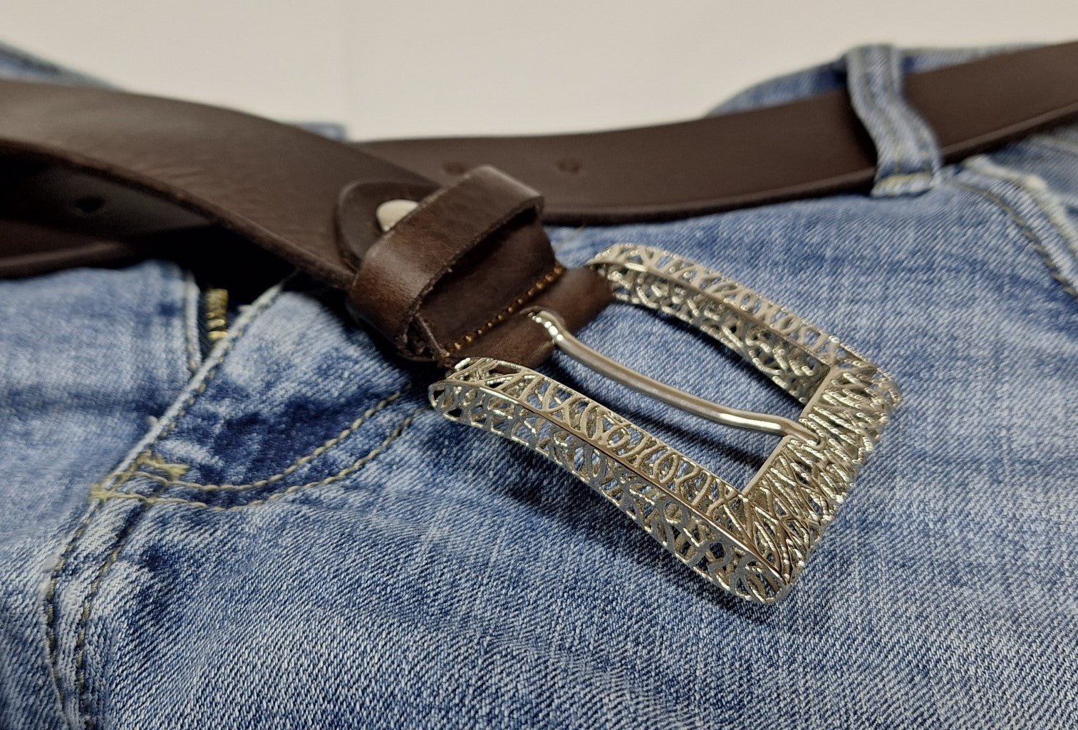 Cintura Donna in Vero Cuoio Old England - CINTURA SAFARI by TAFTIK – Fibbia Cromata Ipoallergenica con Tecnologia laser 3D Reticube. Fibbia glamour e robustezza in 3 Varianti Colore e Altezza cm.4