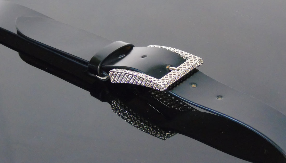 Cintura Unisex in Vera Pelle Lucida e Fodera Nabuk color nero - CINTURA BY NIGHT by TAFTIK - Fibbia Ipoallergenica con Tecnologia 3D Reticube. Eleganza Cromata. Altezza cm 3,5