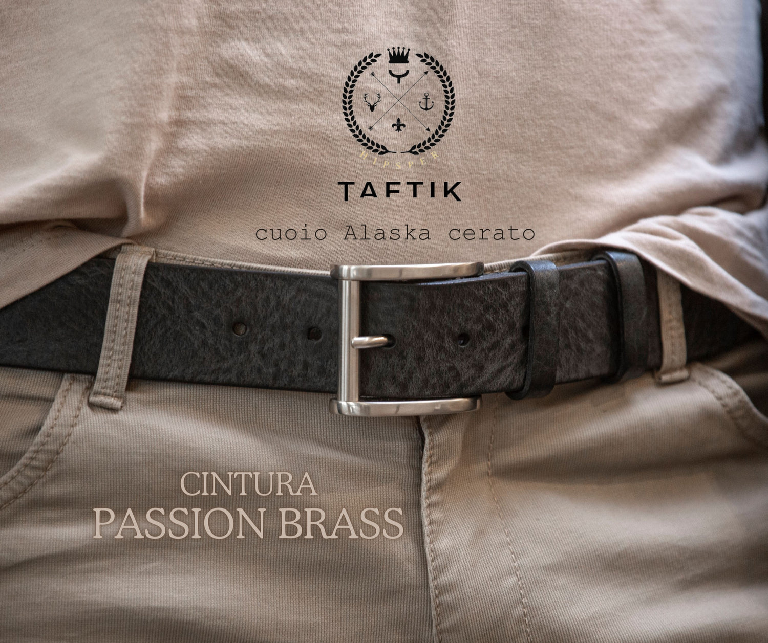 Cintura Unisex in Vero Cuoio Alaska finitura a cera - CINTURA PASSION BRASS by TAFTIK – Fibbia Ottone con finitura Acciaio Satinato Ipoallergenica. Eleganza Duratura, la finitura a cera intensifica il colore nel tempo. In 4 Varianti Colore. Altezza cm.4